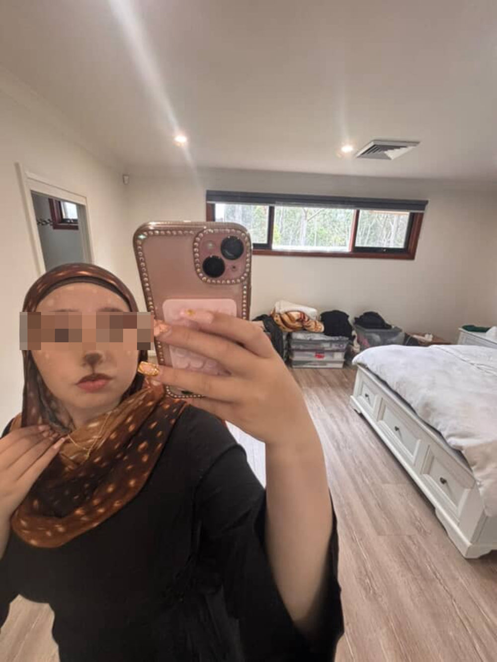 <p>Worn with Love. Shared with Grace.</p>